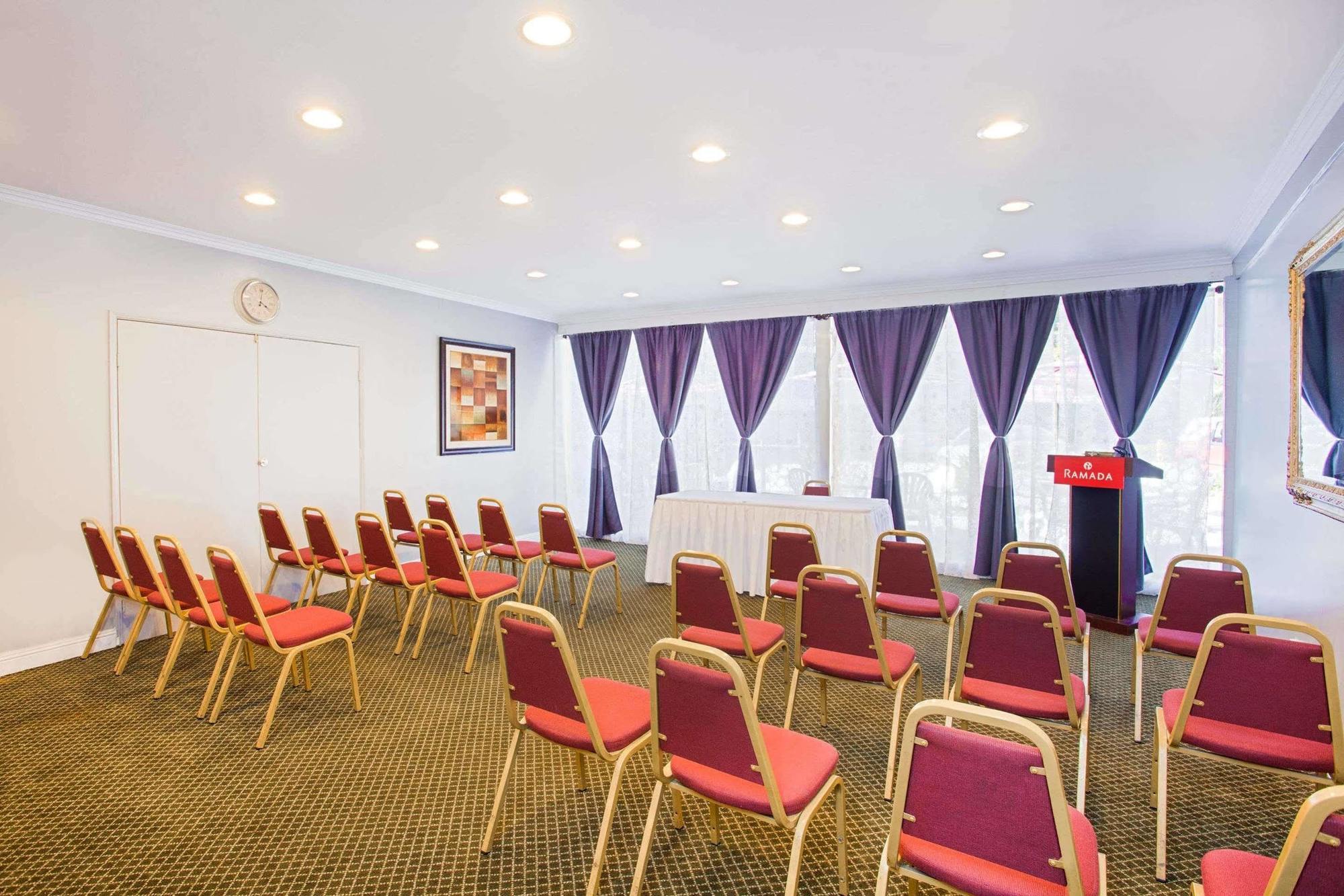 Ramada By Wyndham Burbank Airport Hotel Kültér fotó
