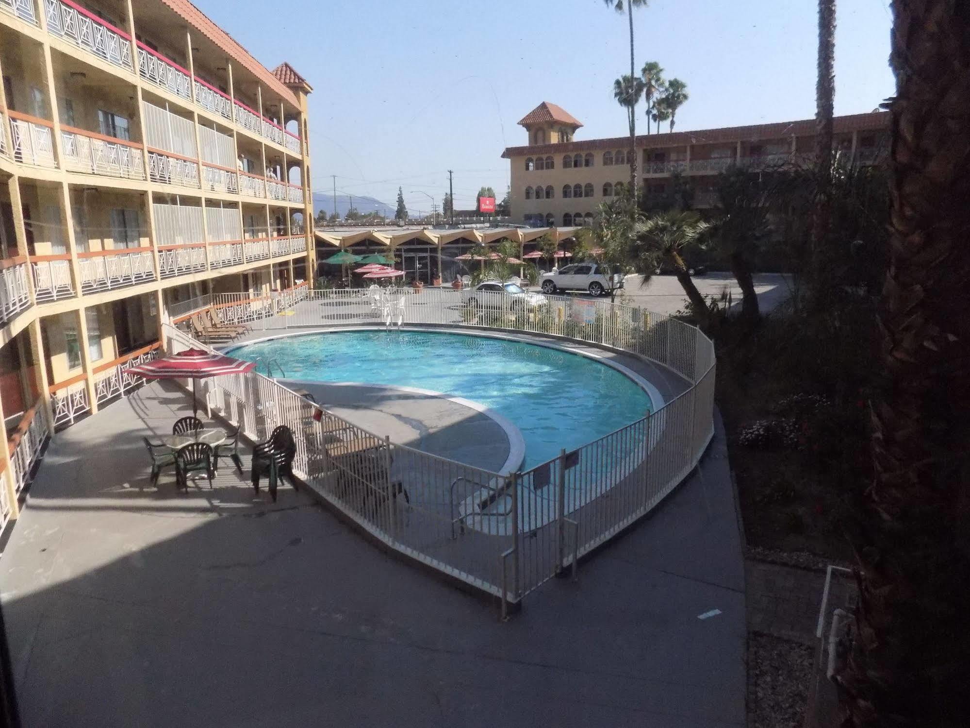 Ramada By Wyndham Burbank Airport Hotel Kültér fotó