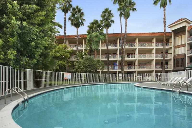 Ramada By Wyndham Burbank Airport Hotel Kültér fotó